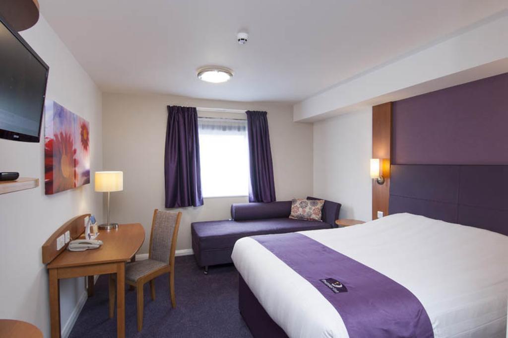 Premier Inn Newcastle City Centre Millennium Bridge Room photo